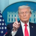 "La Unión Europea enfrenta la posibilidad de un bloqueo comercial sin precedentes: ¿Qué consecuencias tendrá la respuesta europea ante las amenazas de Trump sobre Groenlandia?"